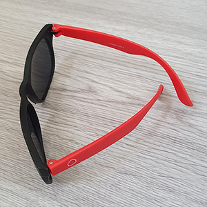 Les lunettes de soleil publicitaires Yeman sont disponibles à Mantes et à Paris.