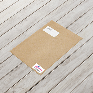 Ces petites étiquettes sont destinées aux envois par courrier et sont collées sur les enveloppes.