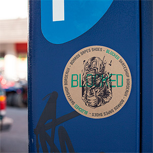 Les clients aiment recevoir des stickers en cadeau, très utilisés pour le street marketing.
